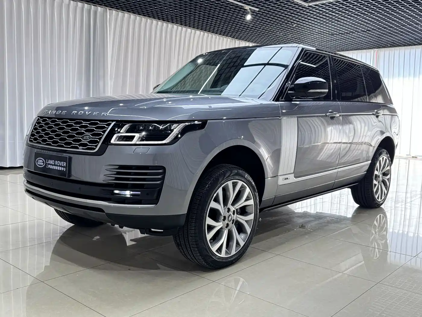 Land Rover Range Rover 2021 3.0 L6 Heritage Extended Classic Edition