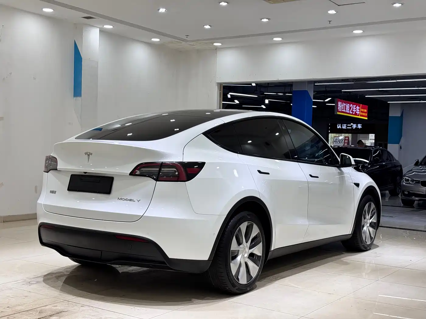 TESLA MODEL Y