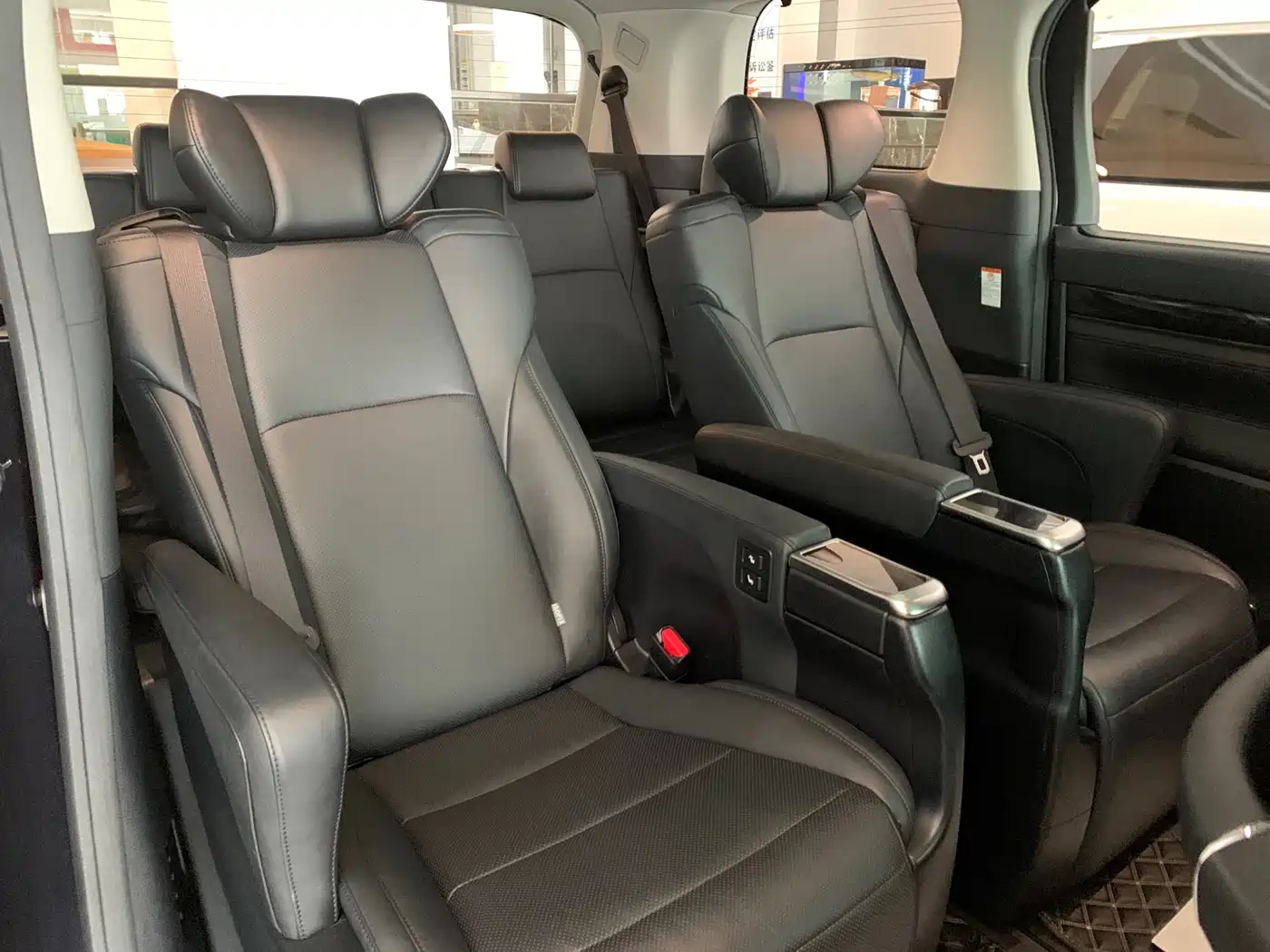 Toyota Alphard 2019 Hybrid 2.5L Premium Edition фото 8