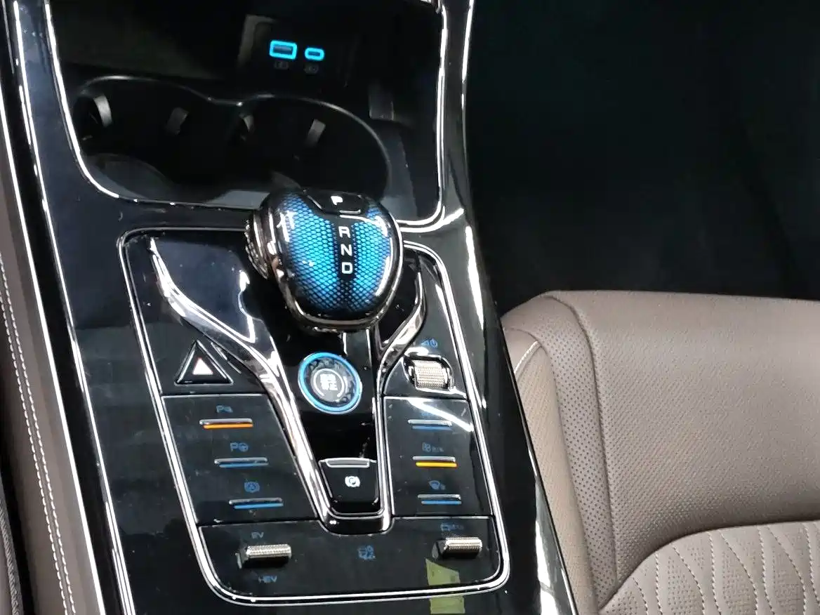 BYD Han 2025 DM-i Smart Driving Edition 125KM Honor фото 21
