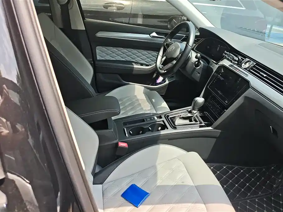Volkswagen Magotan 2023 2 Million Units Anniversary Edition 330TSI DSG Leading Type фото 8