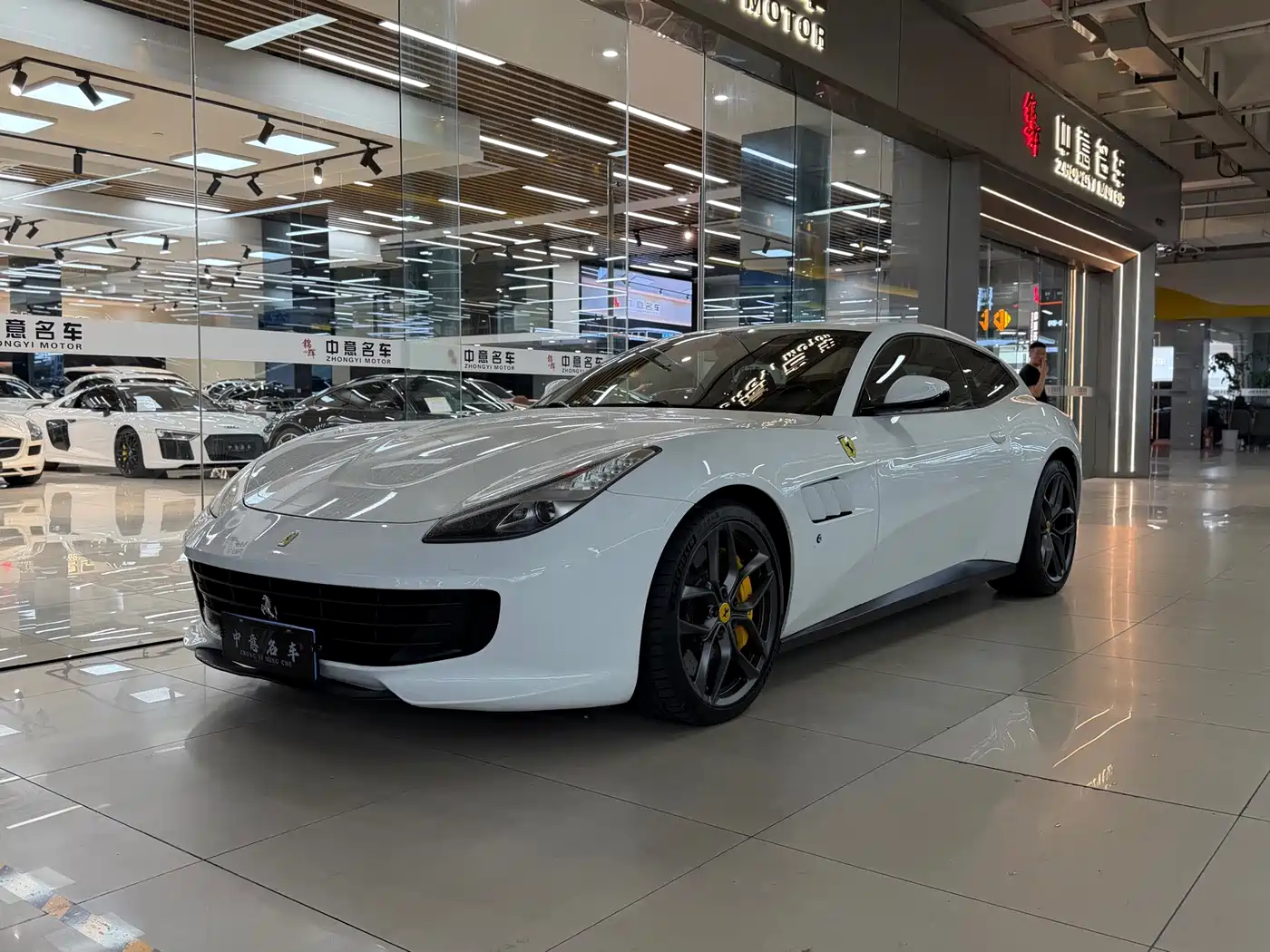 Ferrari GTC4Lusso 2018 2017 3.9T V8