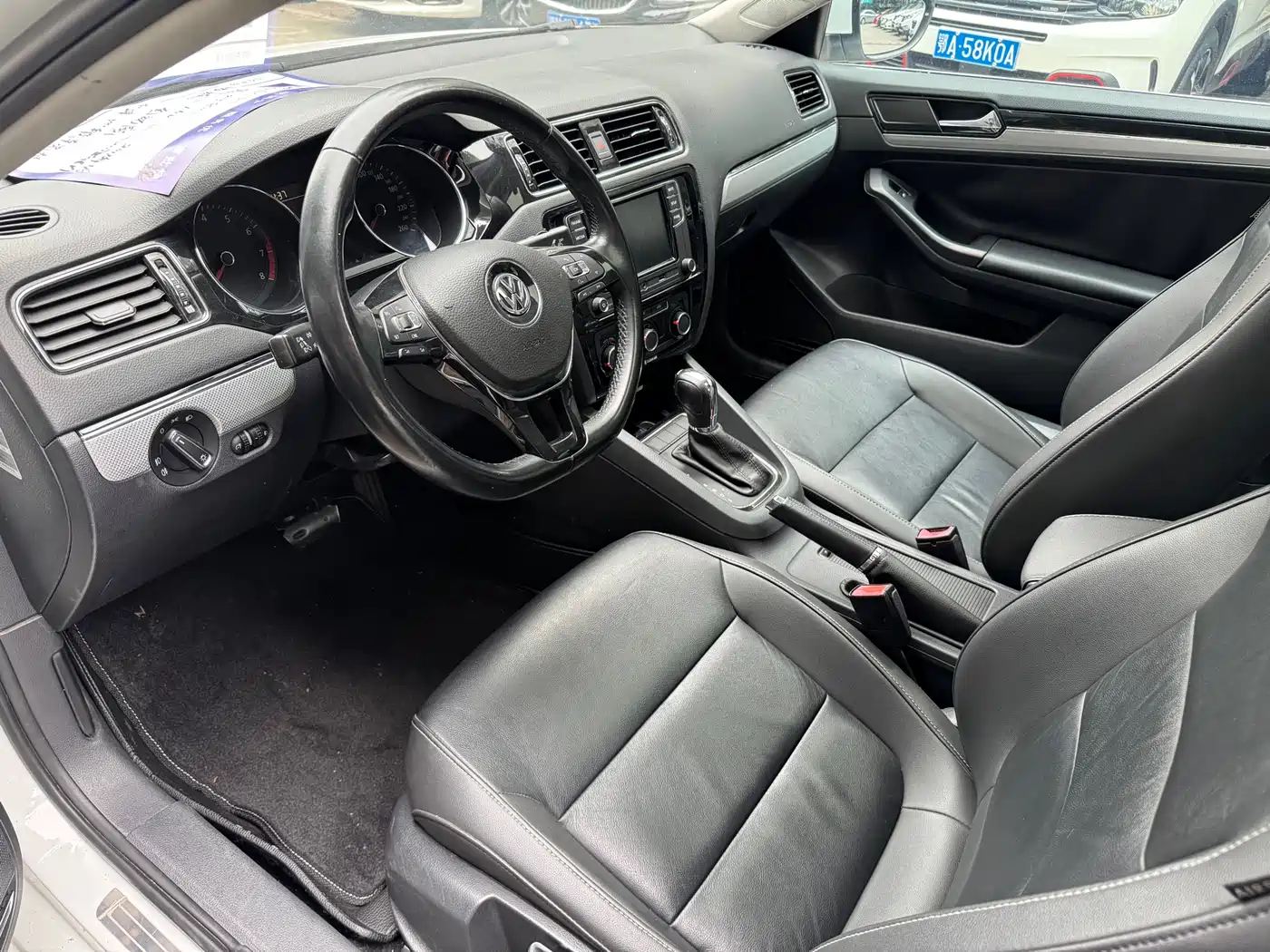 Volkswagen Sagitar 2017 1.6L Automatic Comfort фото 8