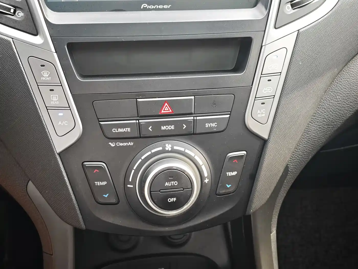 Hyundai Santa Fe 2017 2.0T Automatic 4WD Intelligent 7-Seater фото 25