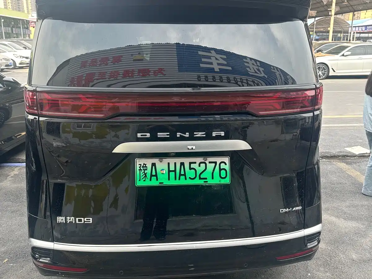 Denza D9 2022 DM-i 970 All-Wheel Drive Honor Edition фото 3