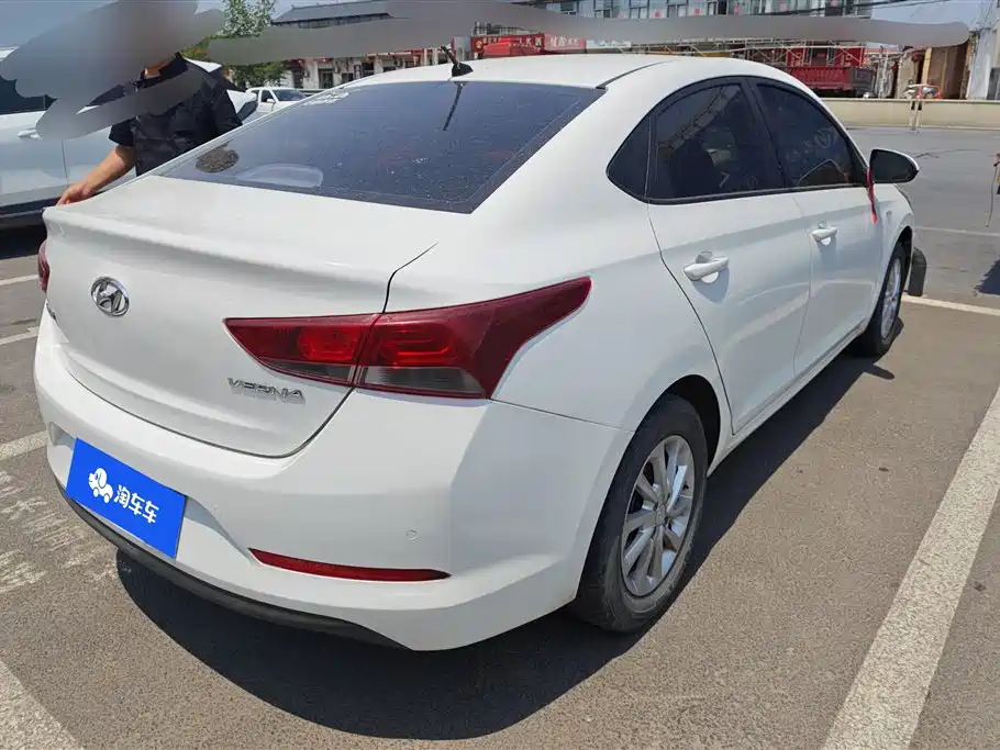 Hyundai Verna 2016 1.4L Automatic Cool Edition GLS фото 3