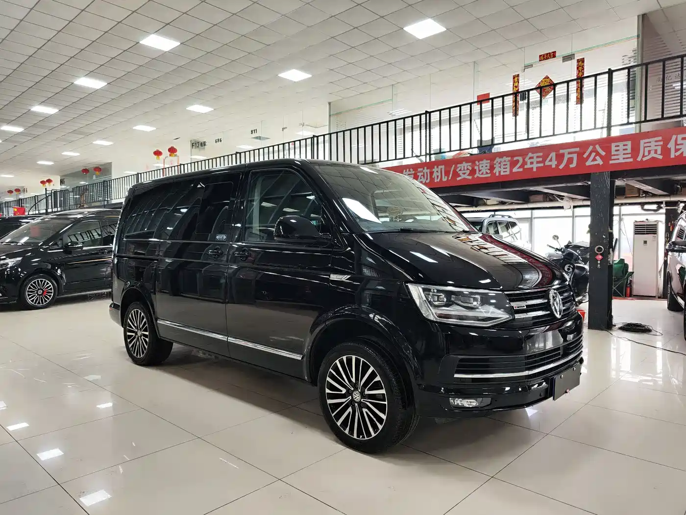 Volkswagen Multivan 2018 2.0TSI 4WD Premium Edition 7-Seater фото 3