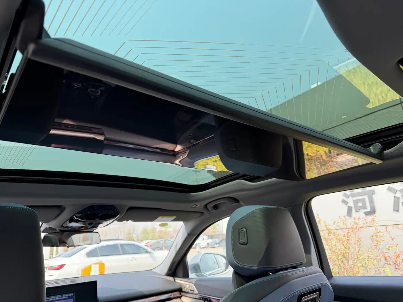BMW i5 2025 xDrive 50L Luxury Package фото 9