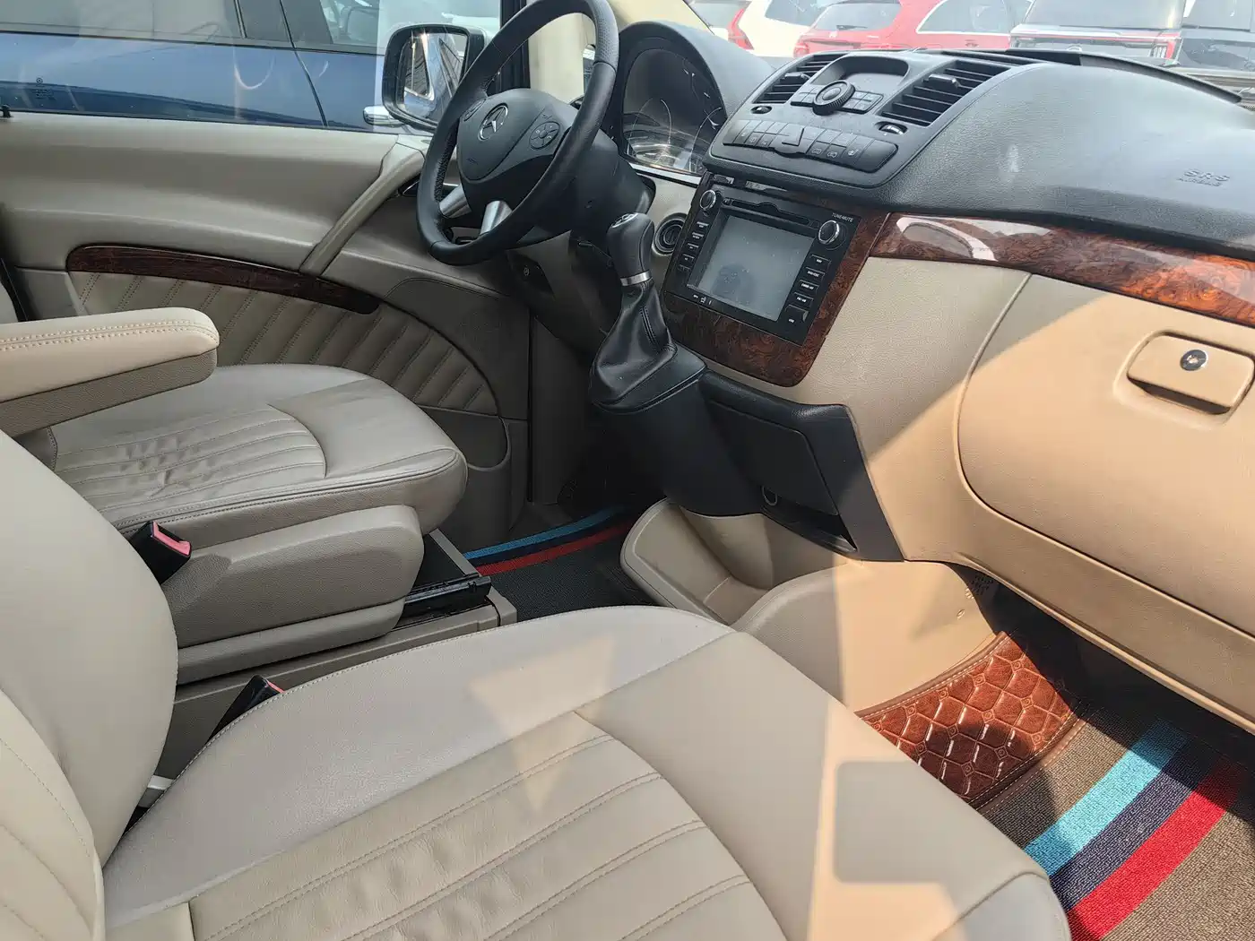 Mercedes-Benz Viano 2012 2.5L Navigation Edition фото 10