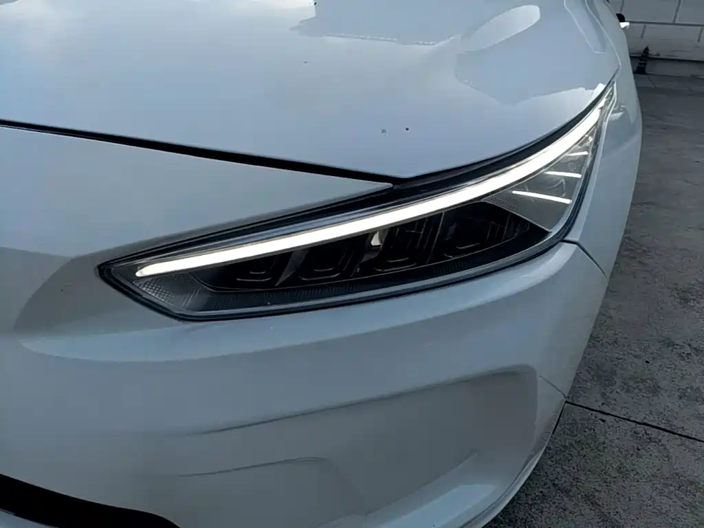 Фото 24 - Geely Geometry A