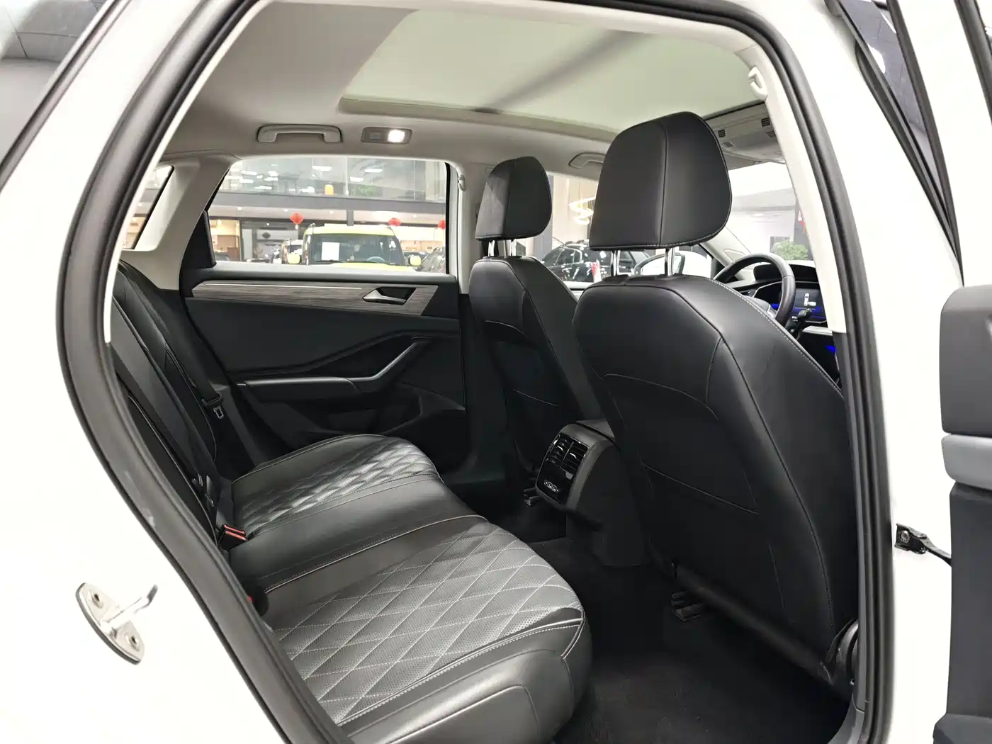 Volkswagen Sagitar 2023 300TSI DSG Surpassing Edition фото 5