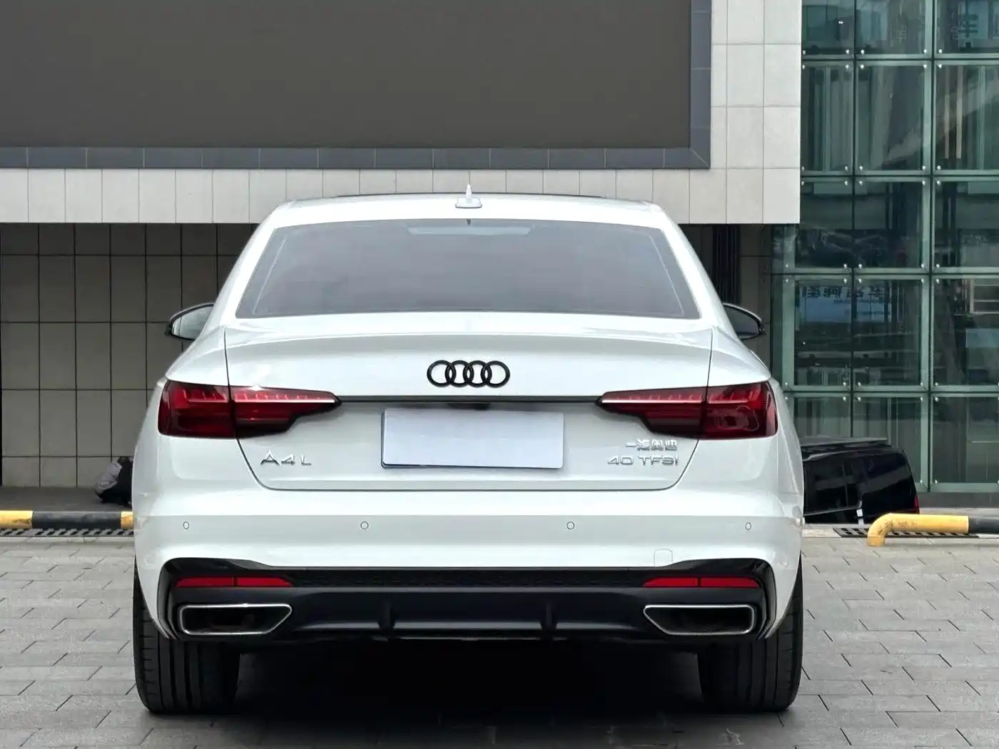 Фото 9 - Audi A4L