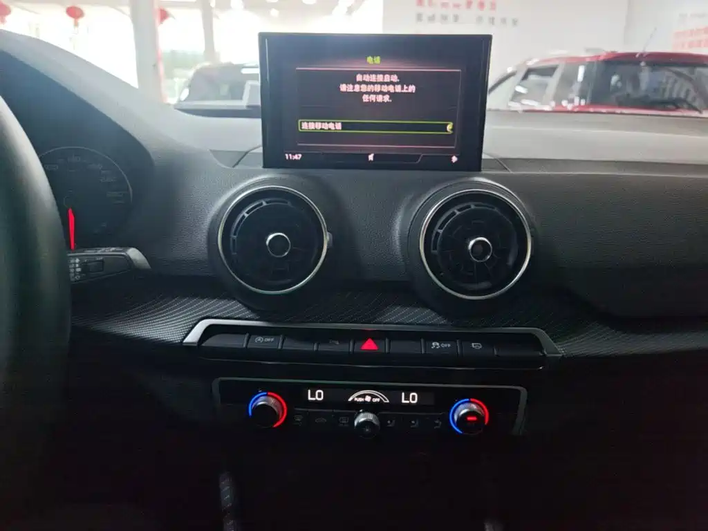 Фото 13 - Audi Q2L