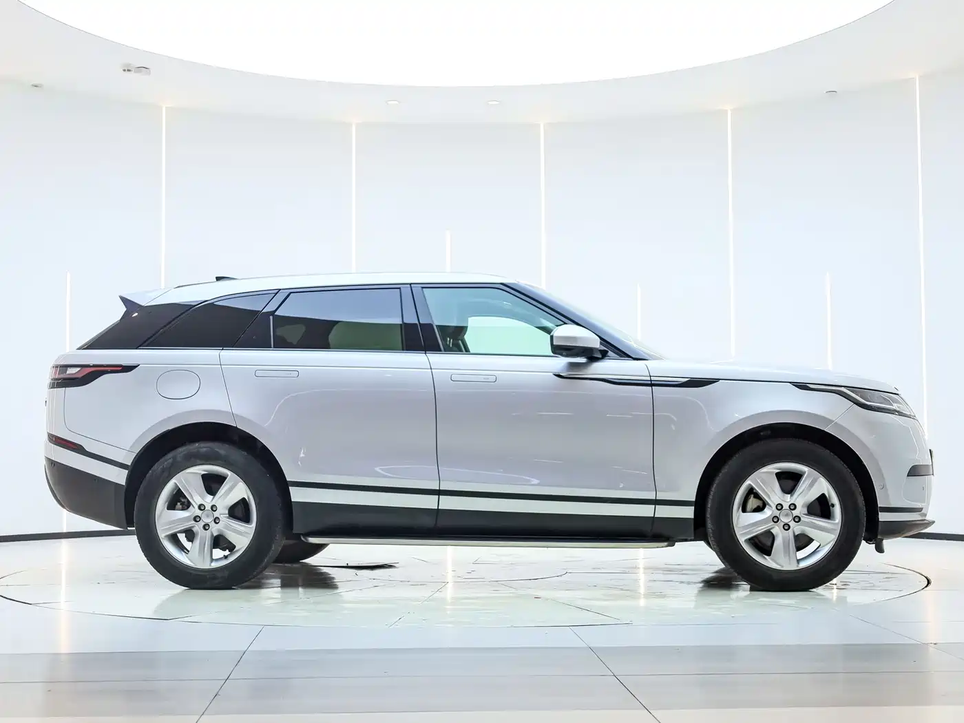 Land Rover Range Rover Velar 2022 250PS фото 2