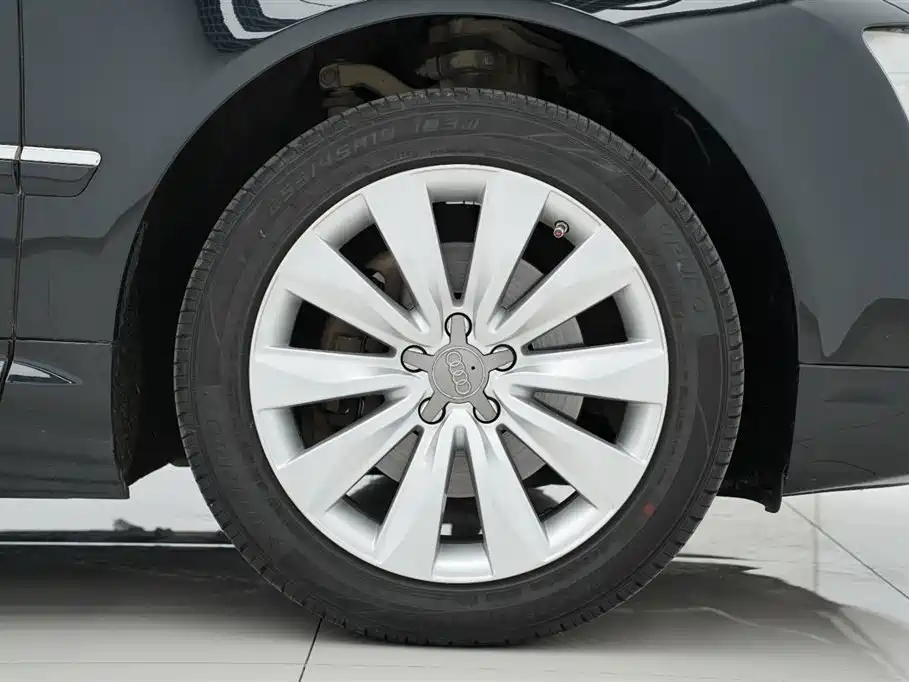 Фото 32 - Audi A8