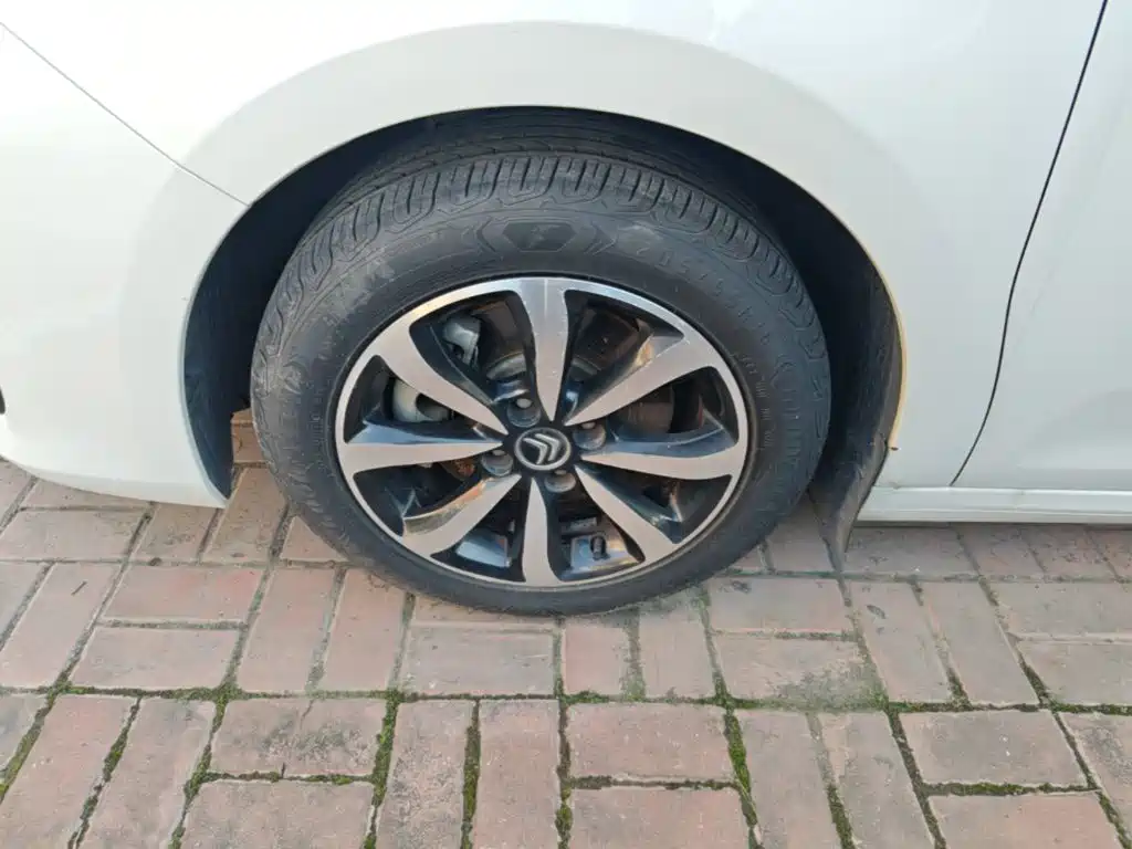 صورة 23 - Citroën C4 C-Quatre