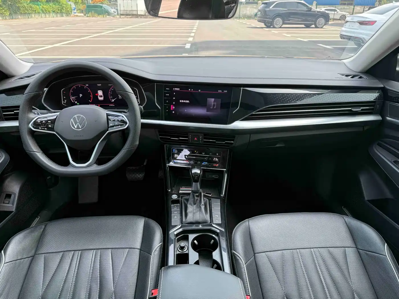 Volkswagen Passat 2022 330TSI Starlight Luxury Edition фото 9