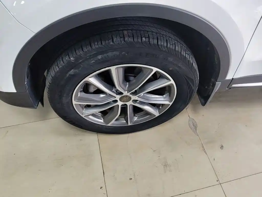 Фото 23 - Geely Atlas