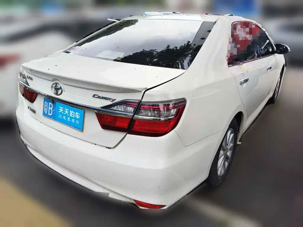 Photo 2 - Toyota Camry