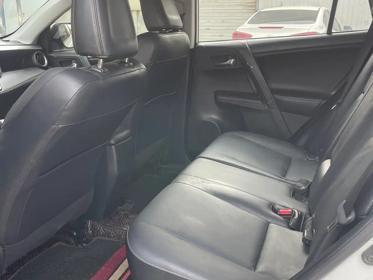 Toyota RAV4 Rongfang 2015 2.0L CVT 4WD Pioneer Edition фото 6