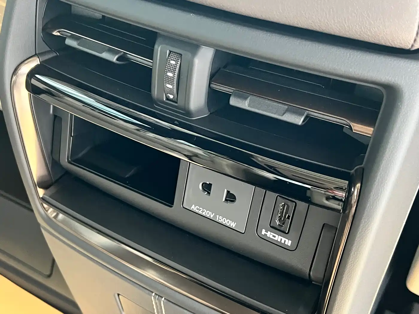 Toyota Vellfire 2024 Crown Hybrid 2.5L Premium Edition фото 14