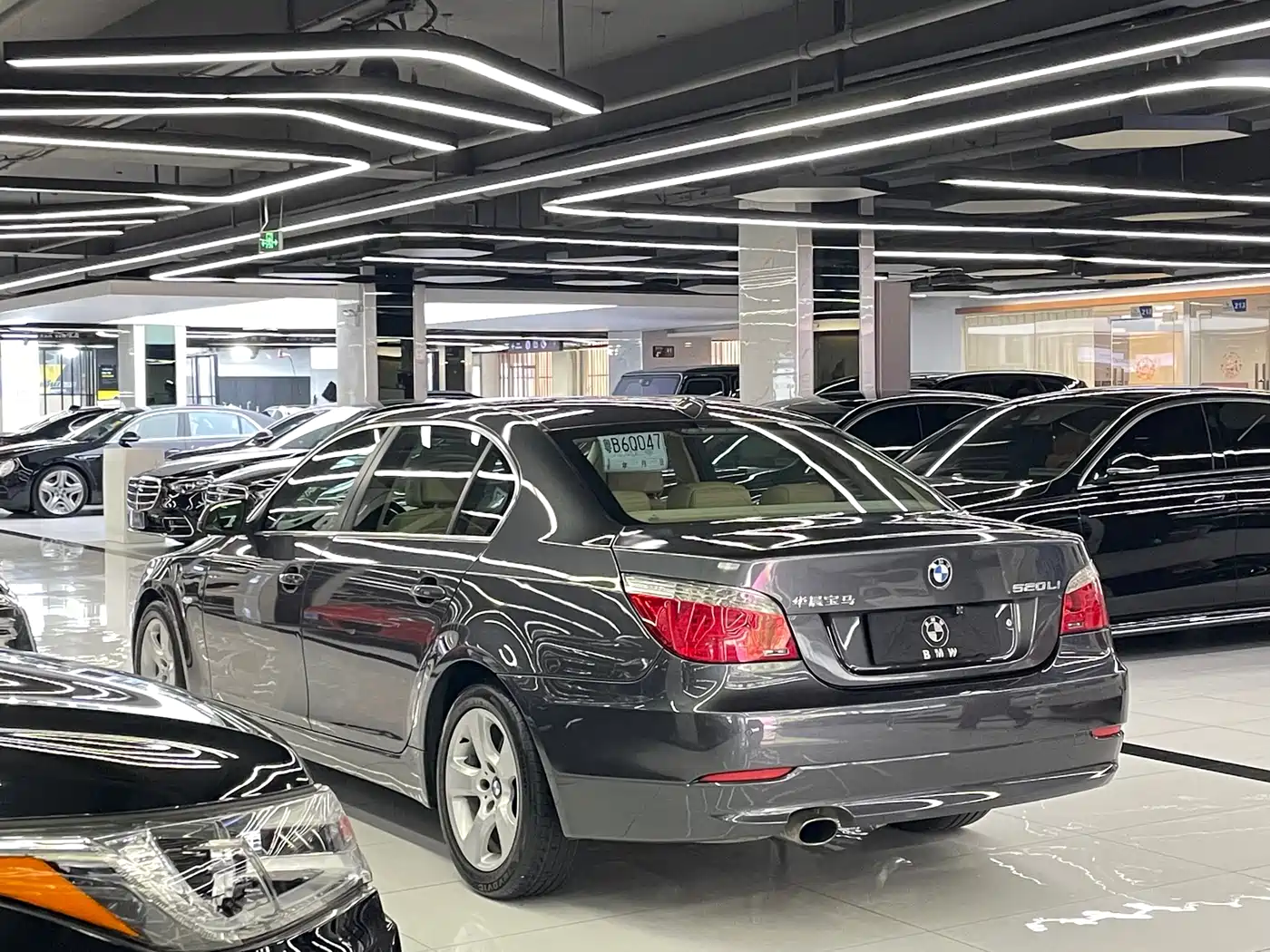 BMW 5 Series 2009 520Li Premium фото 5