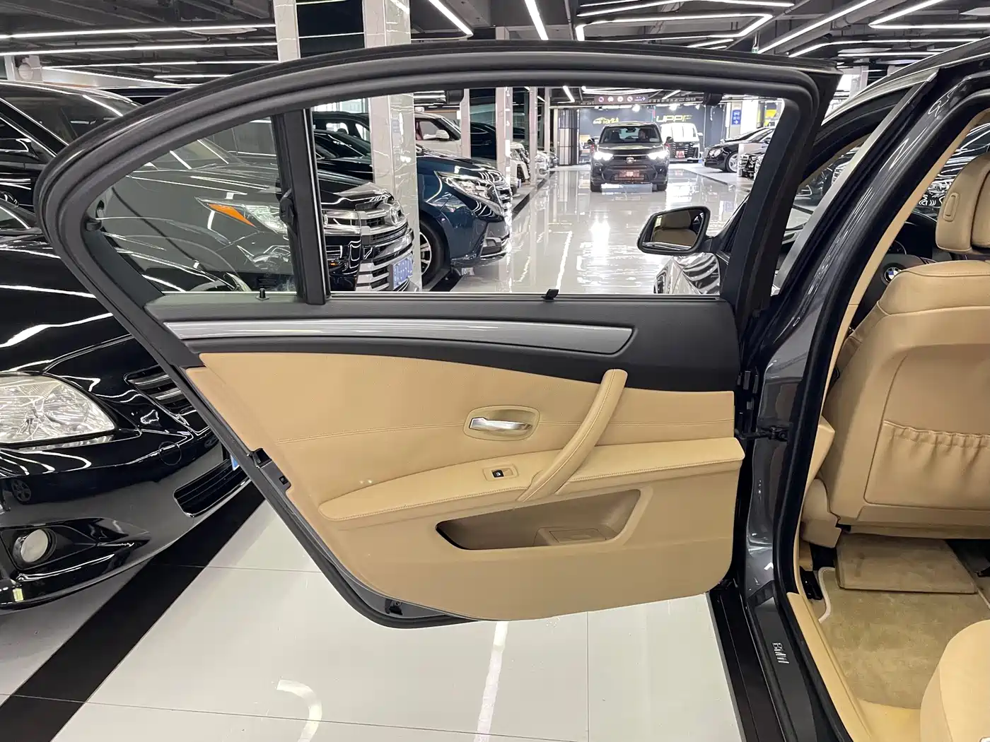 BMW 5 Series 2009 520Li Premium фото 41