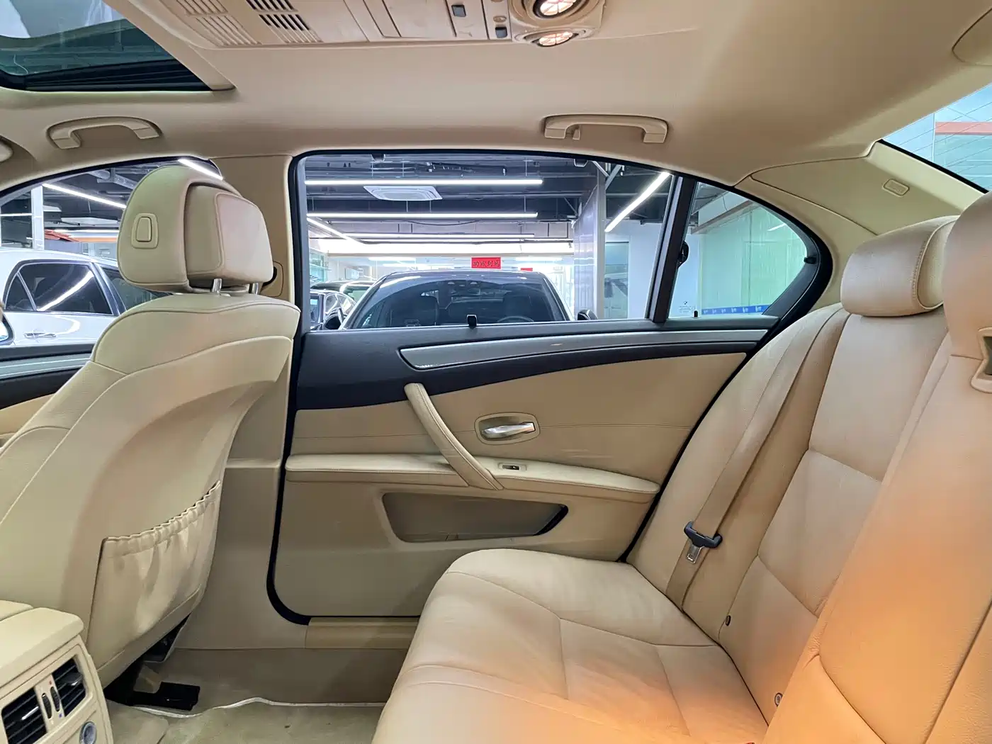 BMW 5 Series 2009 520Li Premium фото 33