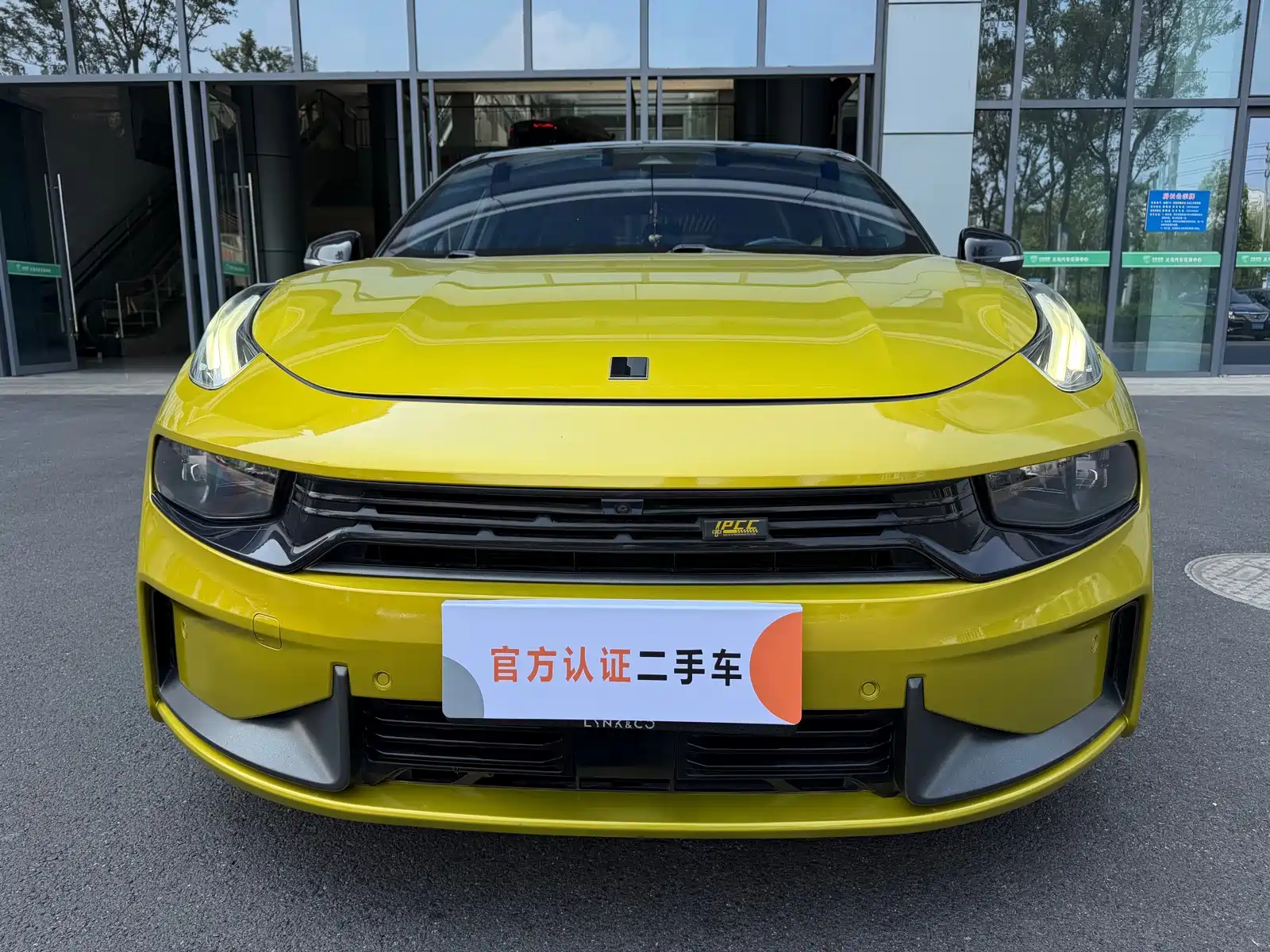 Фото 2 - Lynk & Co 03