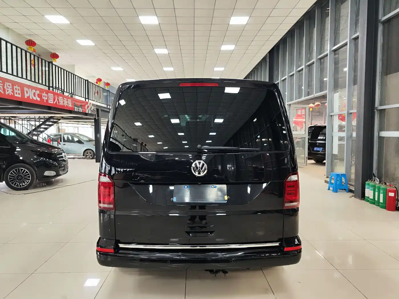 Volkswagen Multivan 2018 2.0TSI 4WD Premium Edition 7-Seater фото 32
