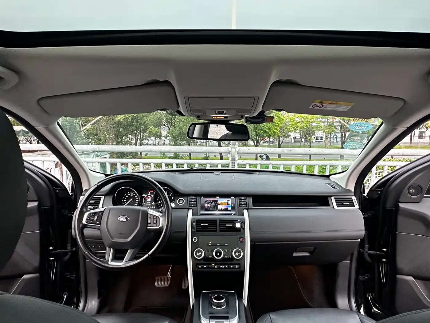 Land Rover Discovery Sport 2018 240PS SE Edition фото 8