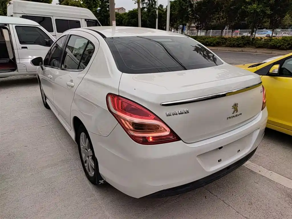 Peugeot 308 2014 Model Joy Edition Classic 1.6L Manual Superior Style фото 5