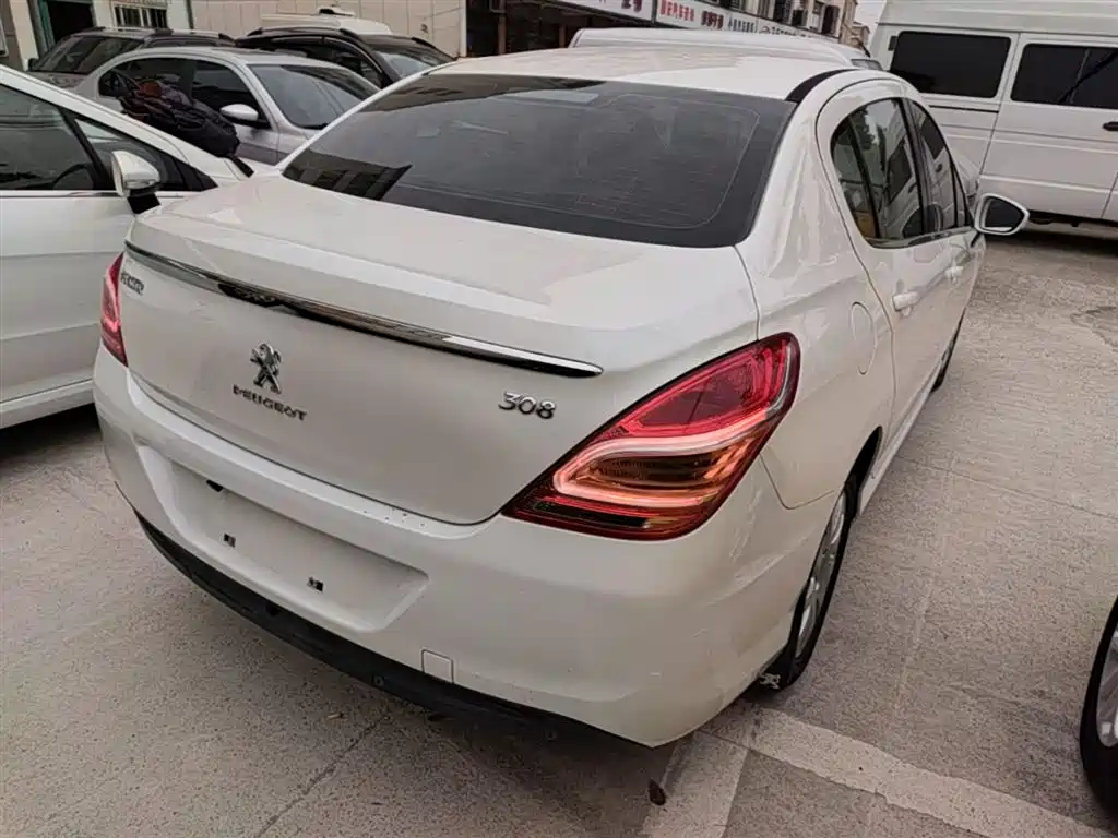 Peugeot 308 2014 Model Joy Edition Classic 1.6L Manual Superior Style фото 7