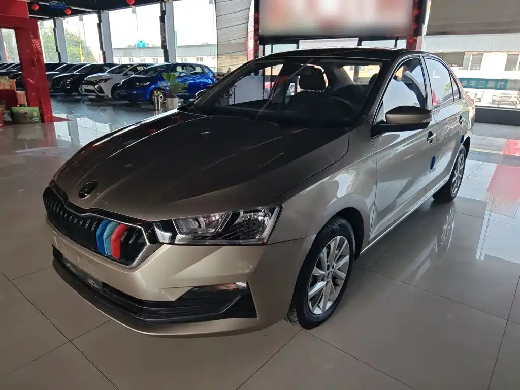 Фото 2 - Škoda Rapid