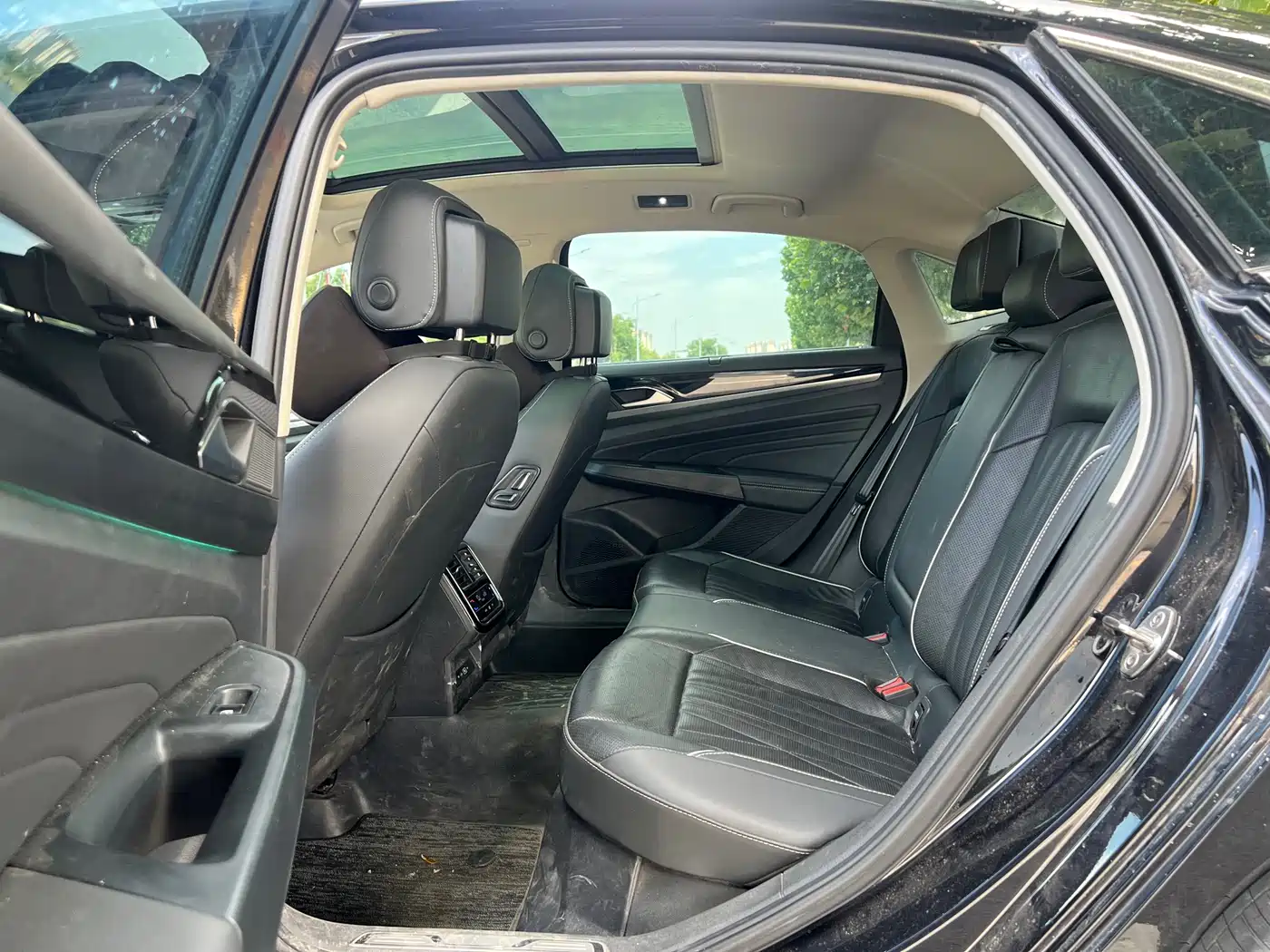 Volkswagen Passat 2023 380TSI Luxury Edition фото 5