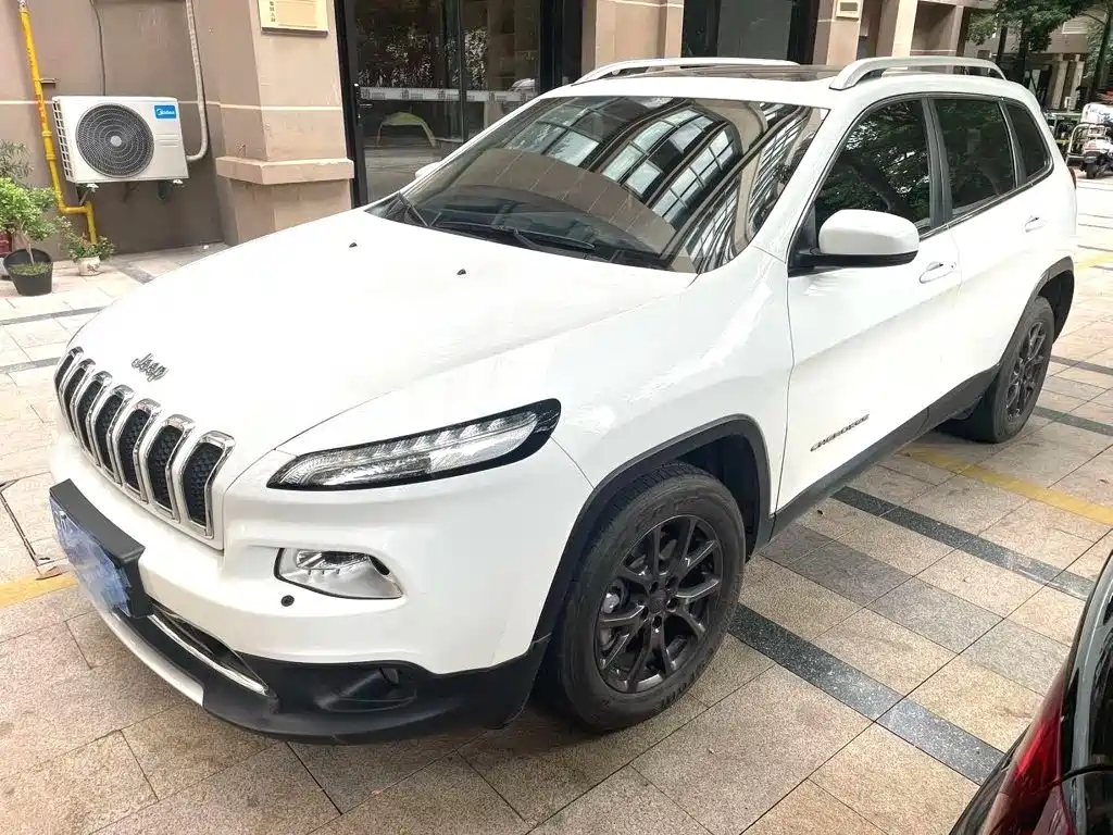 Jeep Cherokee 2020 2020 2.0L 2WD Safety Upgrade Edition