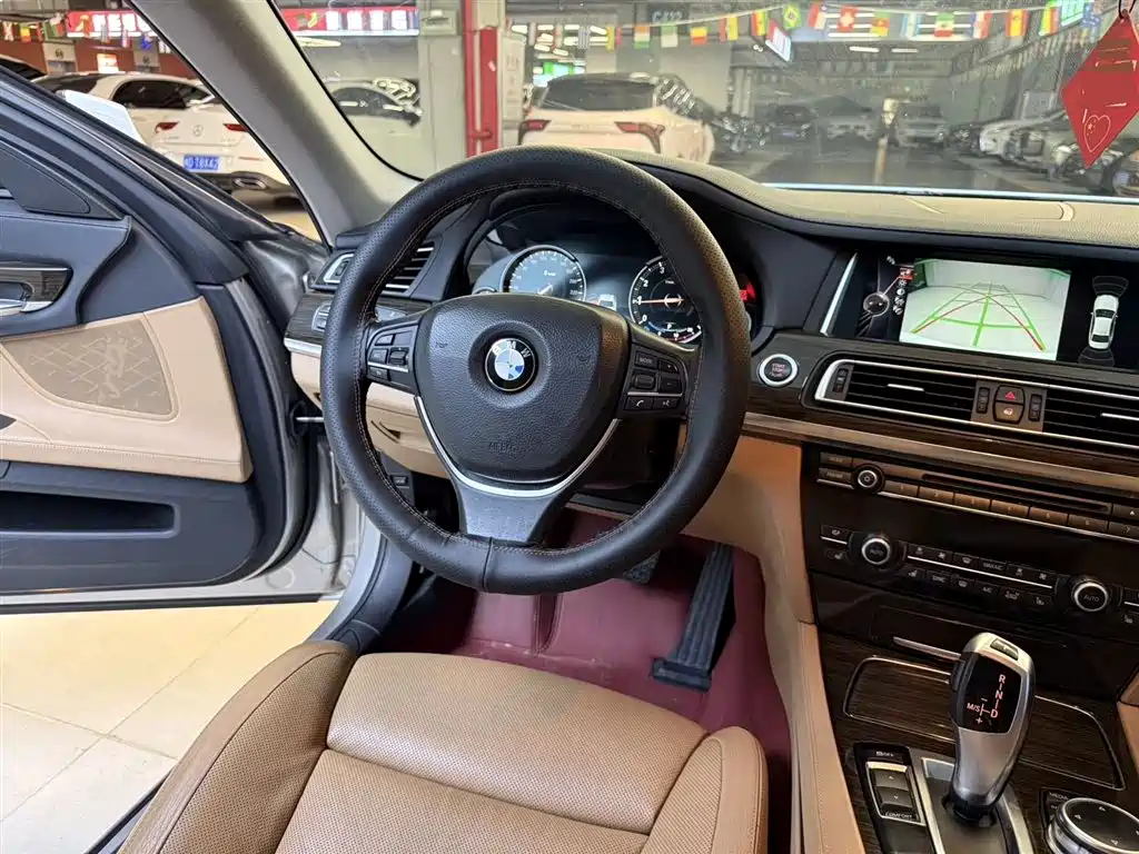 BMW 7 Series 2014 730Li Premium фото 13