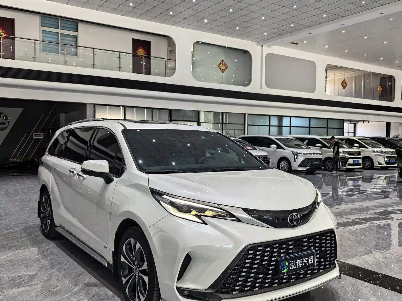 Toyota Granvia 2024 2.5L Hybrid Premium PLUS фото 3