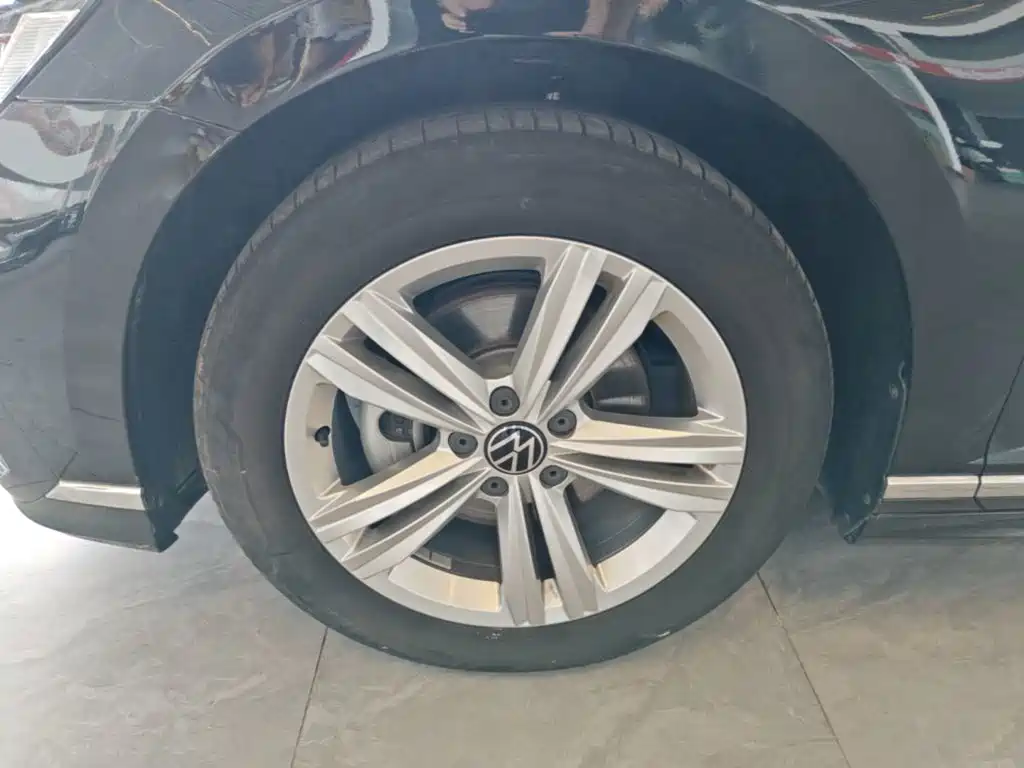 Фото 23 - Volkswagen Magotan