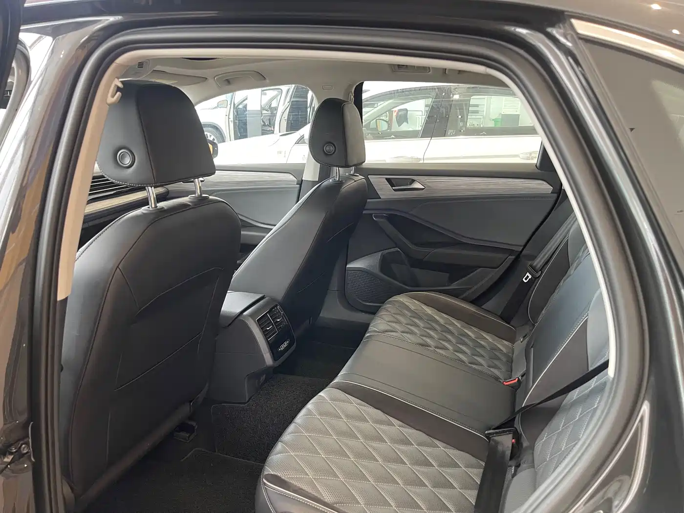 Volkswagen Sagitar 2024 300TSI DSG Excellence Edition фото 5