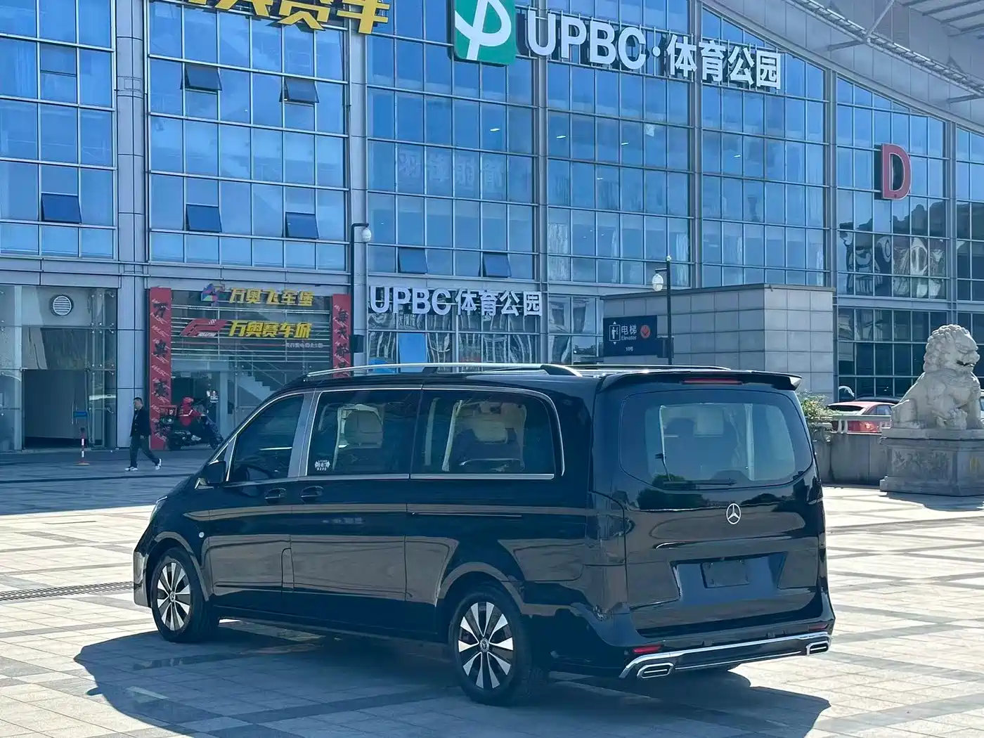 Mercedes-Benz Vito 2023 2.0T Business 7-Seater фото 4