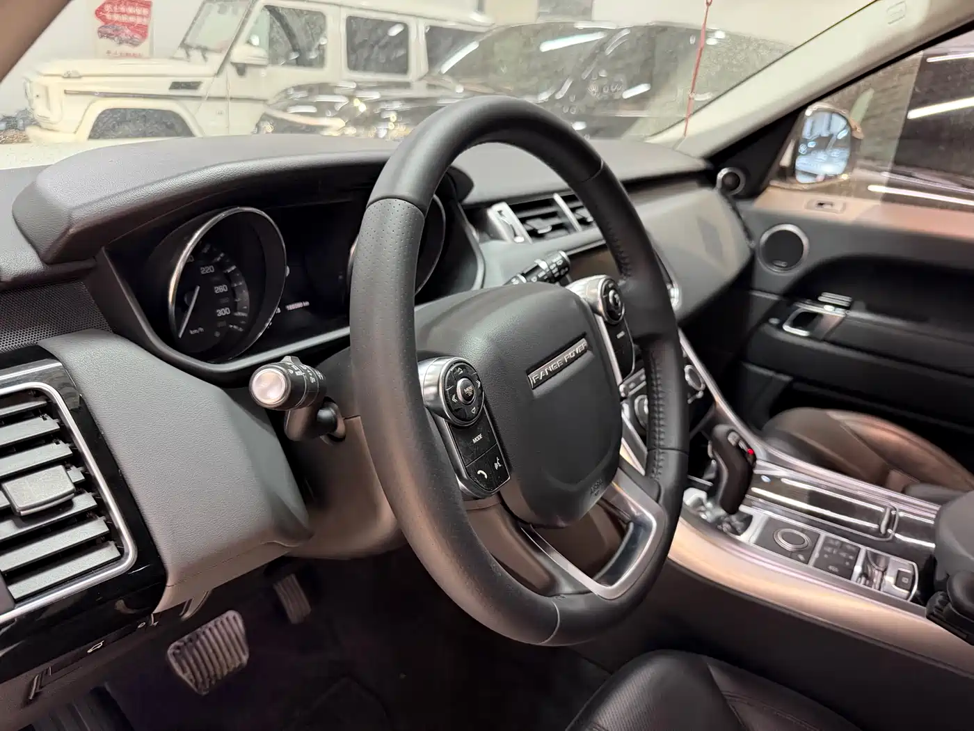 Land Rover Range Rover Sport 2015 3.0 SC V6 HSE фото 7