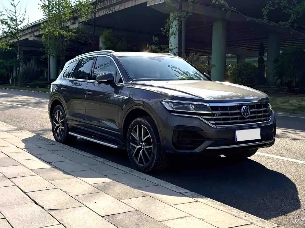 Фото 3 - Volkswagen Touareg