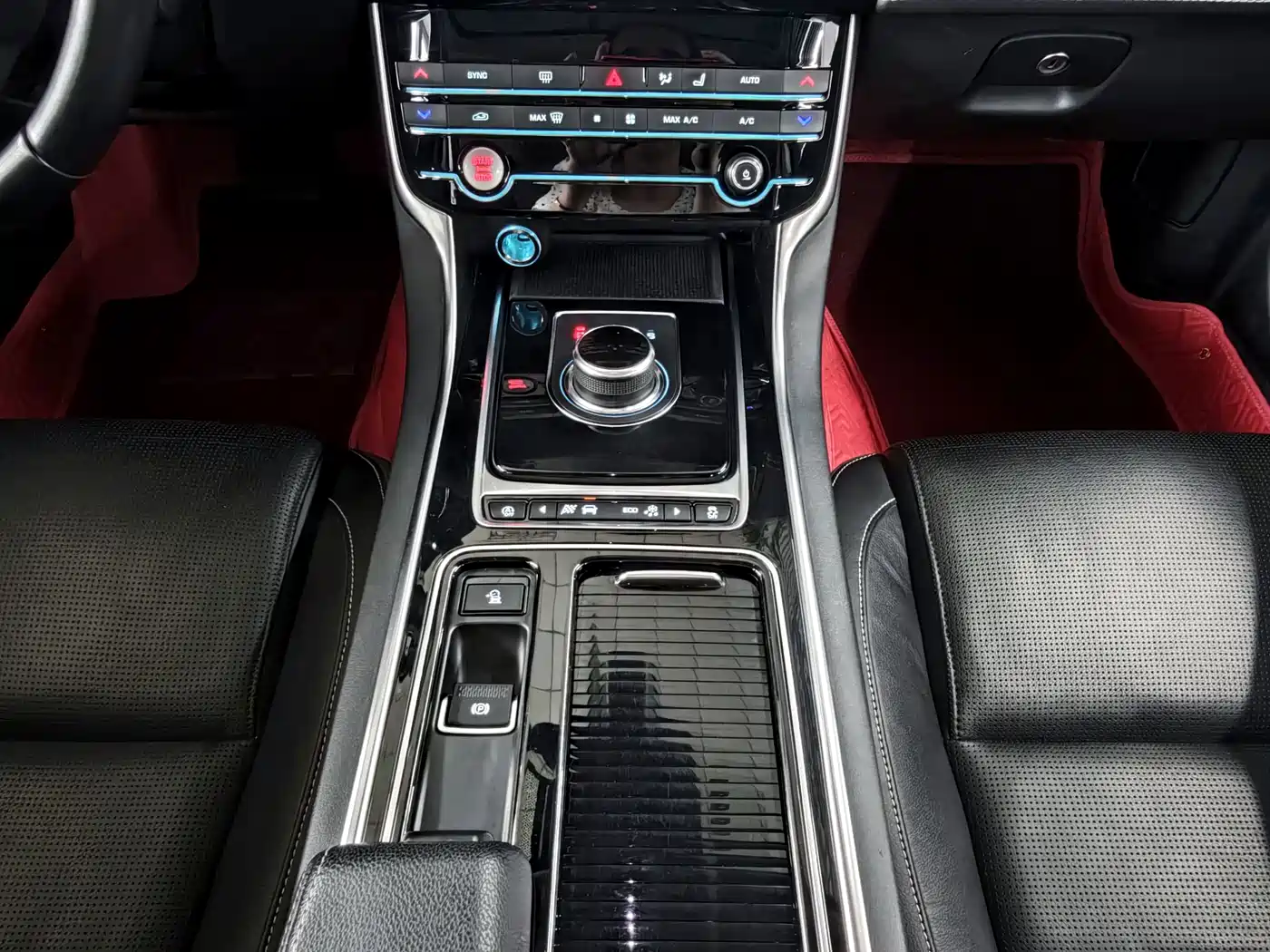 Jaguar XE 2018 2018 2.0T 300PS AWD R-Sport Edition