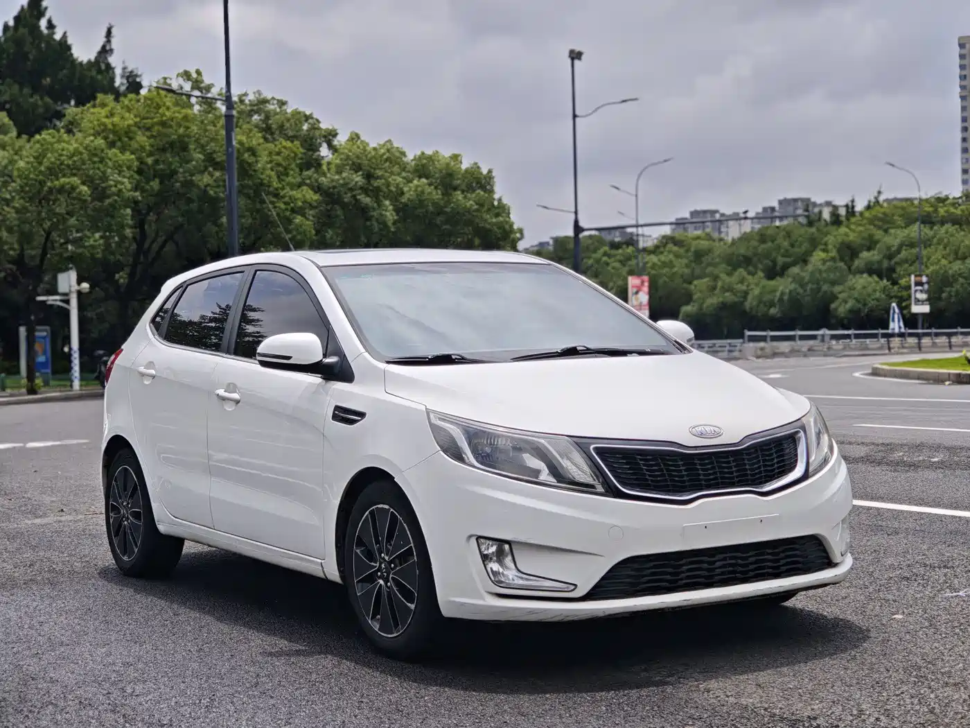 Kia K2 2012 2012 Hatchback 1.6L AT Premium