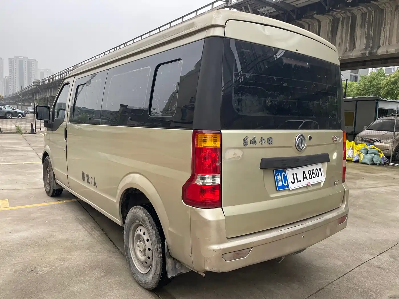 Dongfeng Xiaokang C37 2015 2015 1.5L Refined Classic II DK15-06
