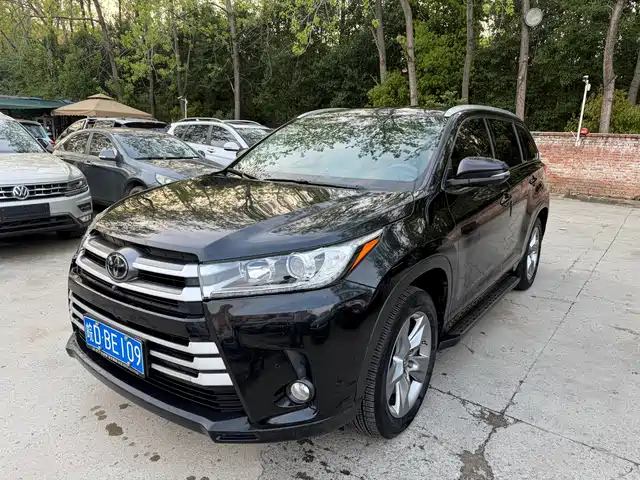 TOYOTA HIGHLANDER