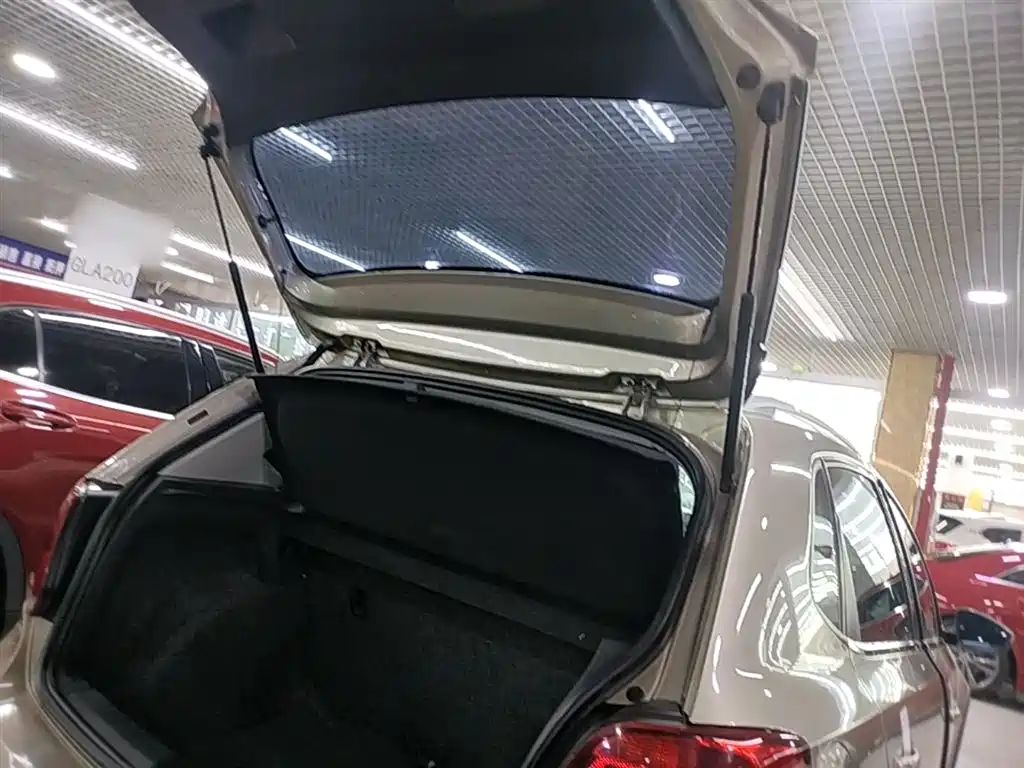Volkswagen Polo 2016 1.4L Cross Polo Automatic фото 19
