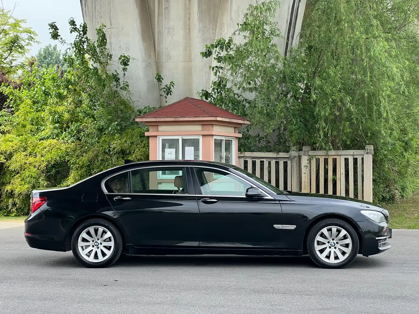 BMW 7 Series 2013 Model 730Li Luxury фото 4