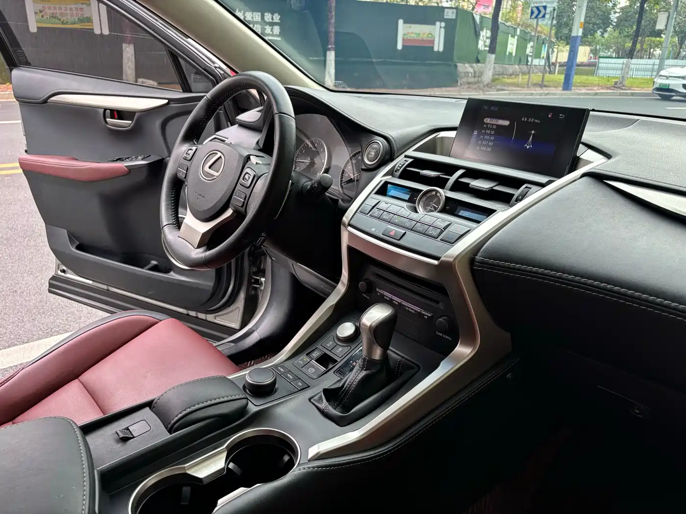 Lexus NX 2015 200t AWD F Sport фото 23